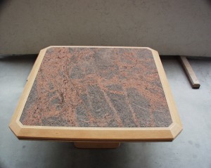 Tischplatte in Holzrahmen  